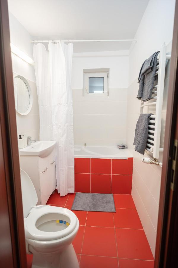 Spacious 2Br Dristor Apartment Bukarest Eksteriør billede