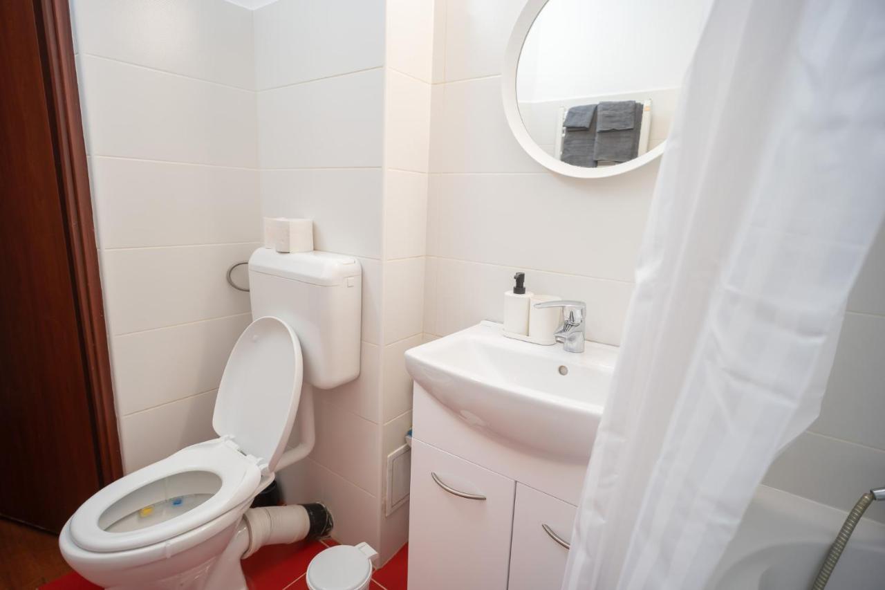 Spacious 2Br Dristor Apartment Bukarest Eksteriør billede
